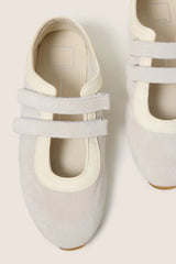 Swan Sneakerina