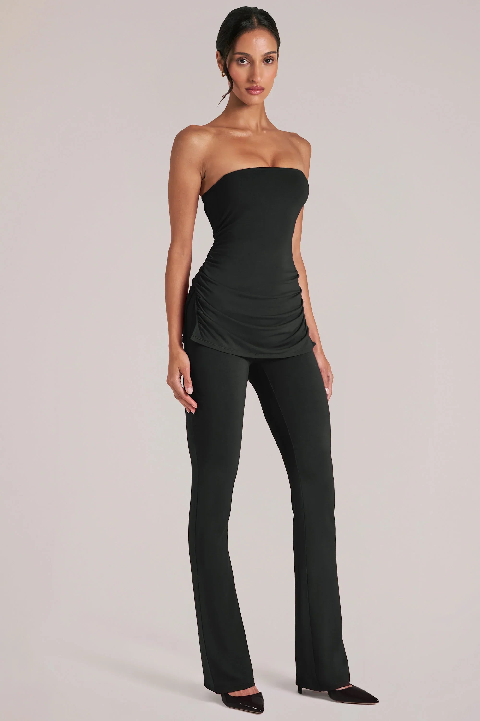 Mid Rise Fitted Trousers in Black