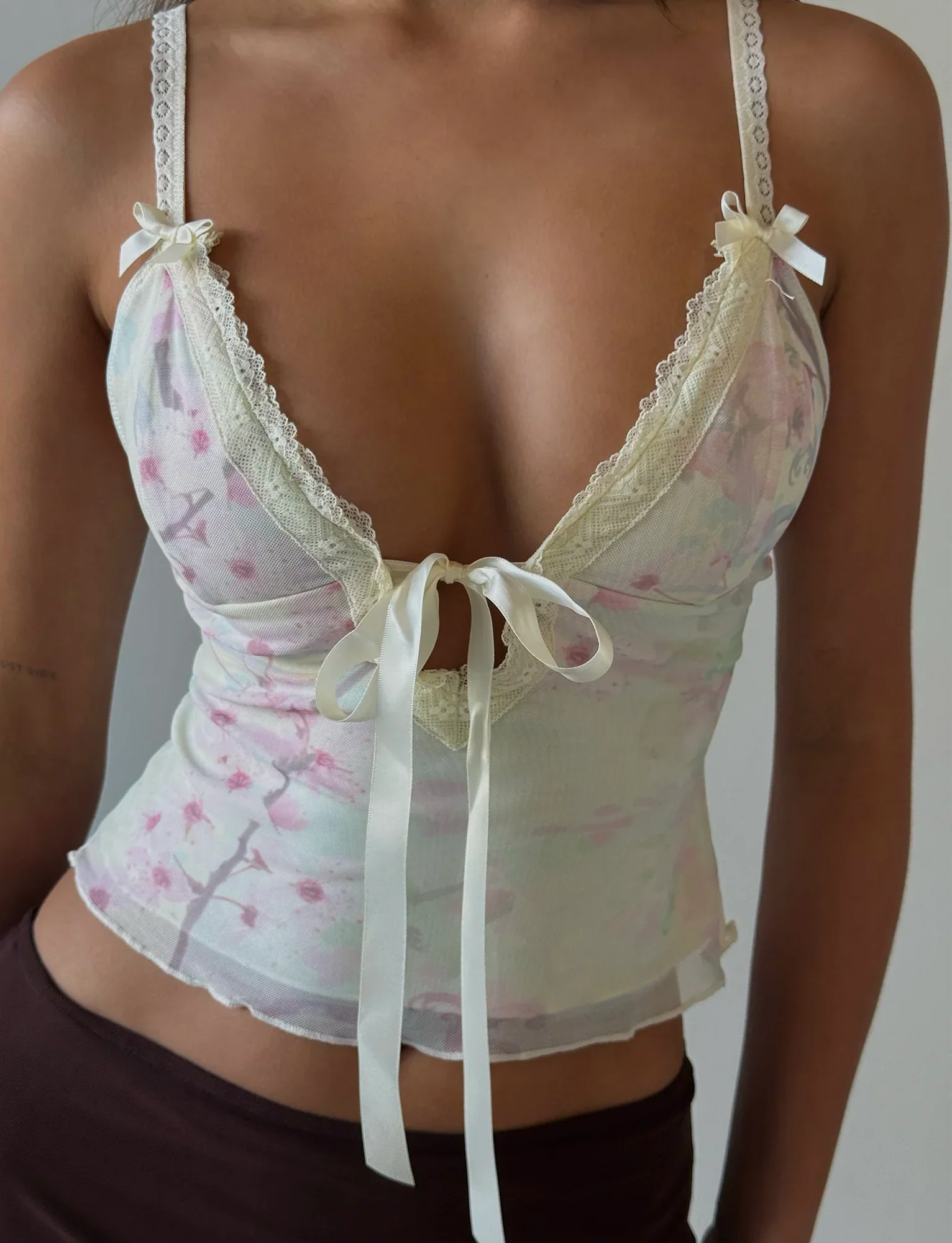 LONIE TOP NEUTRAL FLORAL WASHED CHERRY BLOSSOM