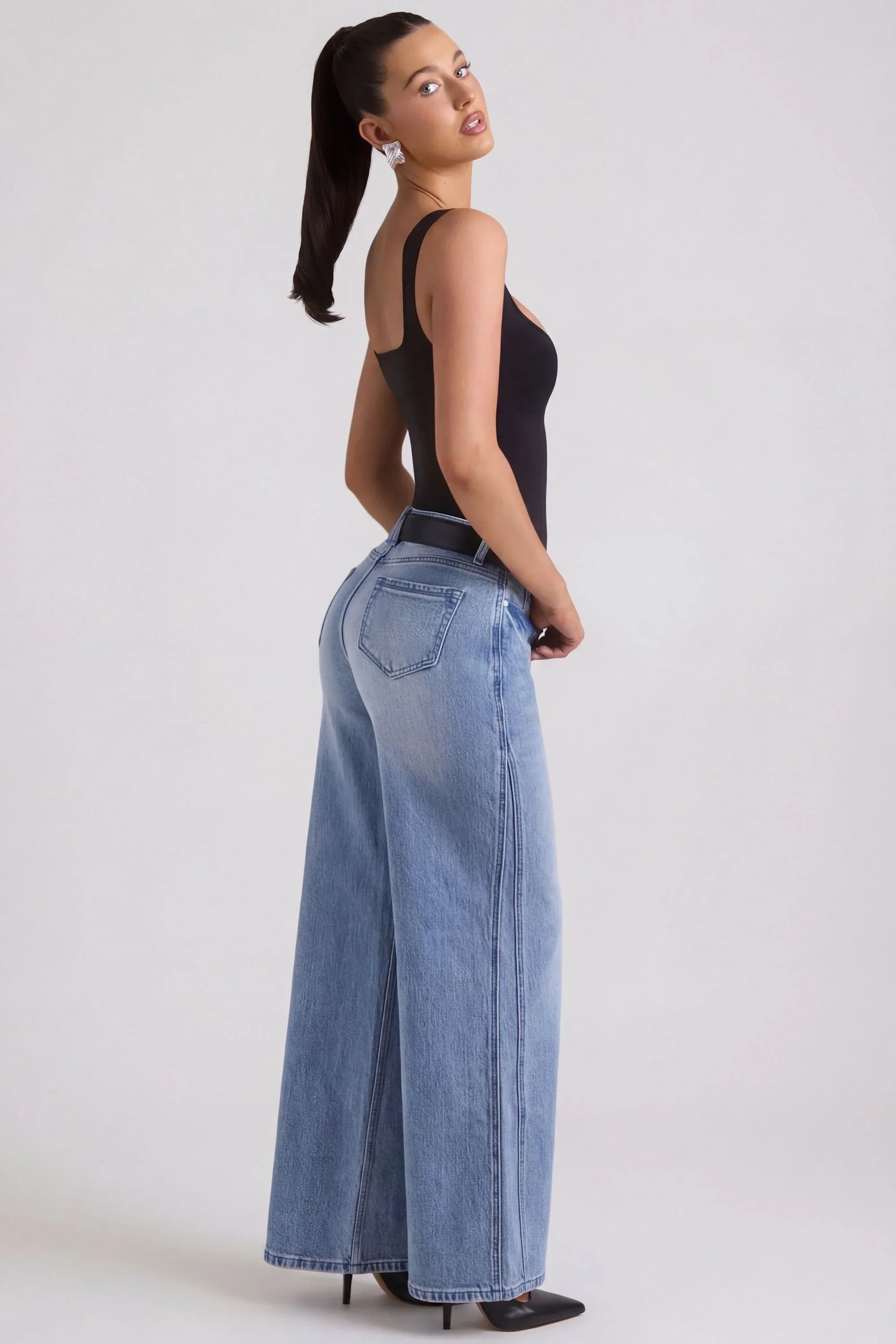 Low Rise Wide Leg Jeans in Vintage Wash