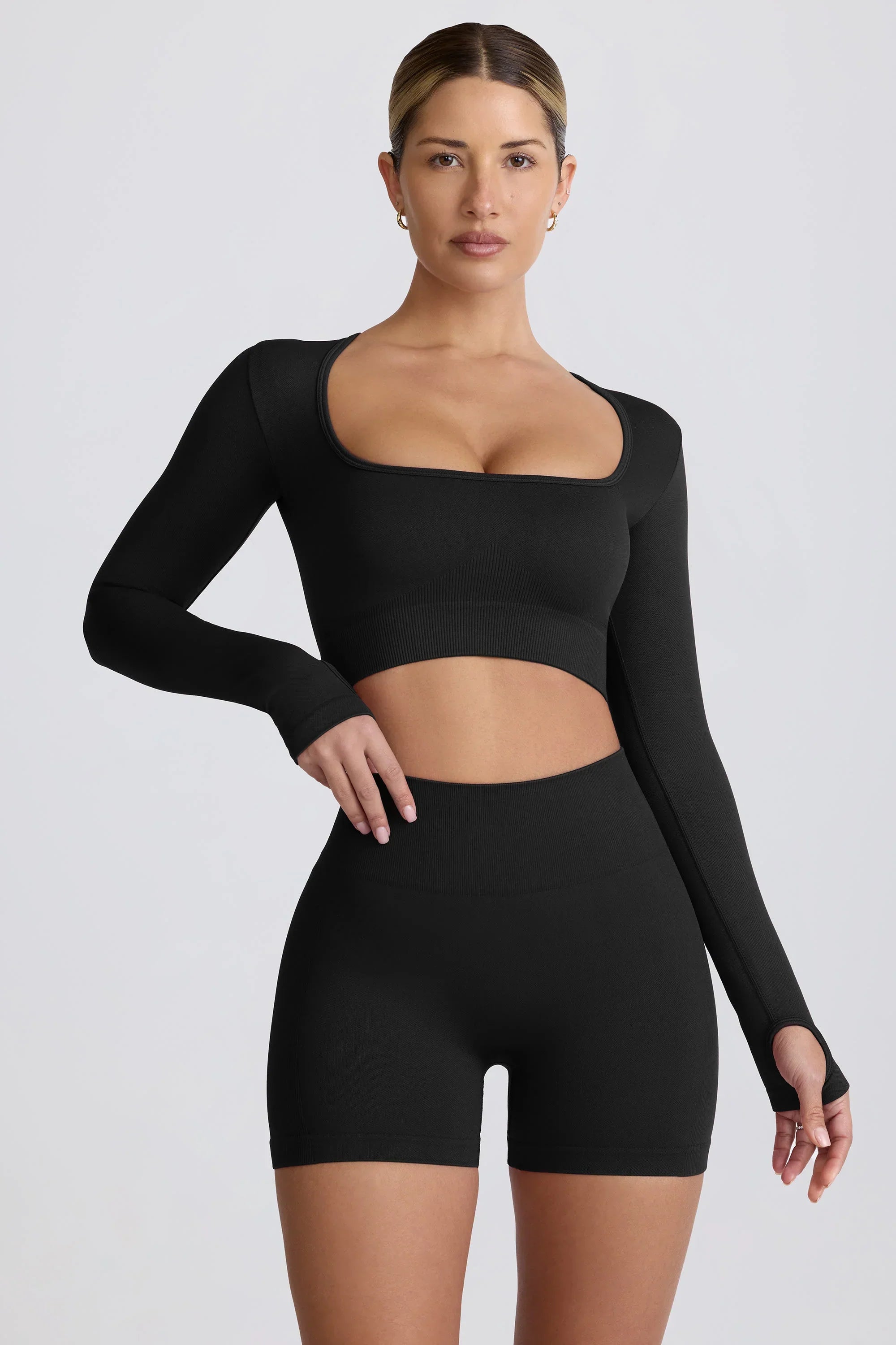 Super Sculpt Seamless Long Sleeve Crop Top in Black